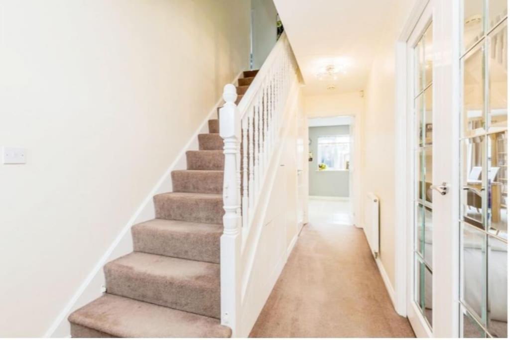 Spacious Detached 5 Bedroom4 Bathroom Wifi Parking Newcastle-under-Lyme Buitenkant foto