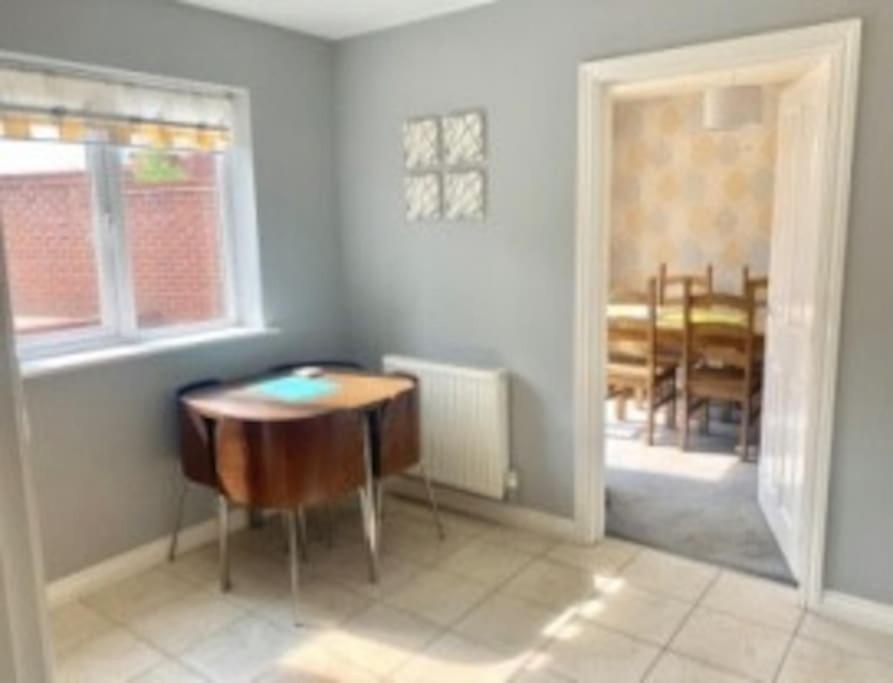 Spacious Detached 5 Bedroom4 Bathroom Wifi Parking Newcastle-under-Lyme Buitenkant foto