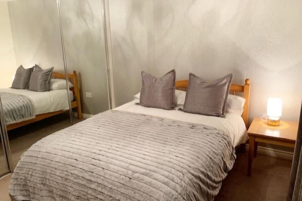 Spacious Detached 5 Bedroom4 Bathroom Wifi Parking Newcastle-under-Lyme Buitenkant foto