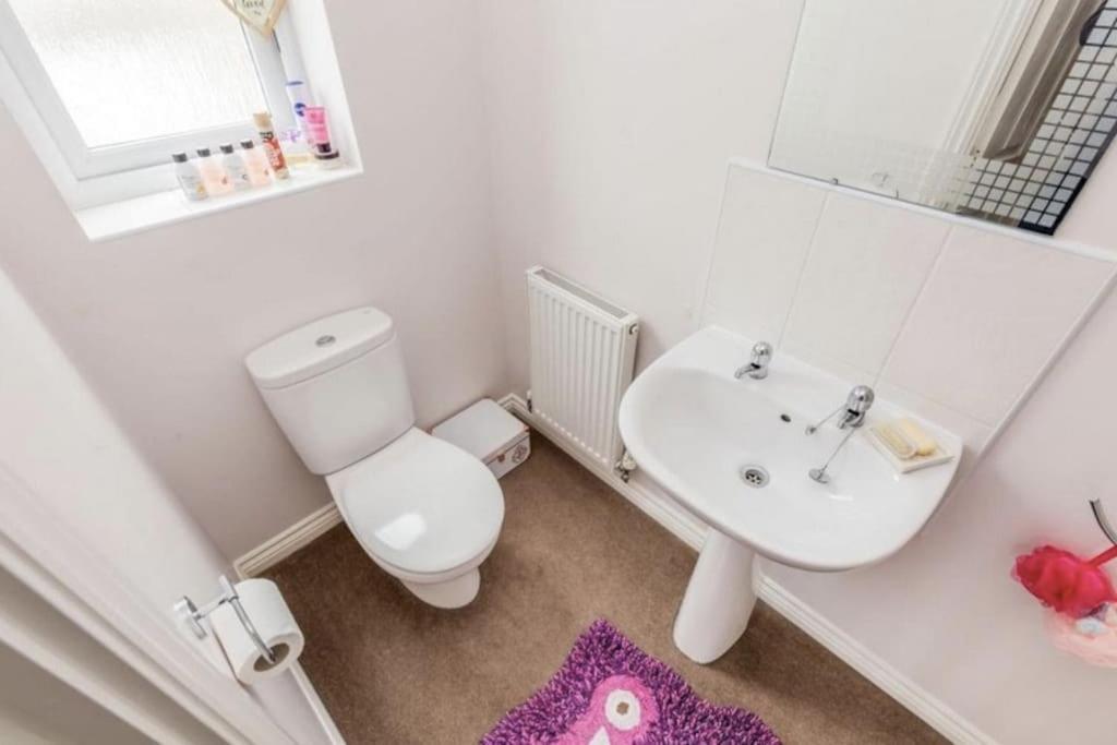 Spacious Detached 5 Bedroom4 Bathroom Wifi Parking Newcastle-under-Lyme Buitenkant foto